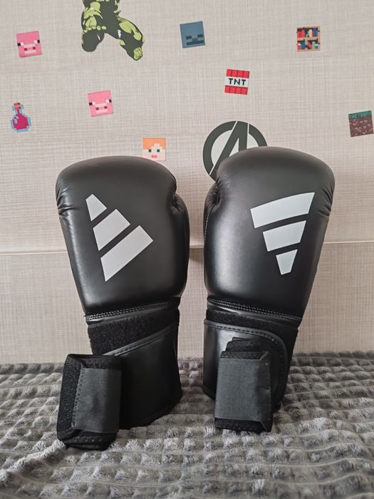 Mânusi de box și fasa