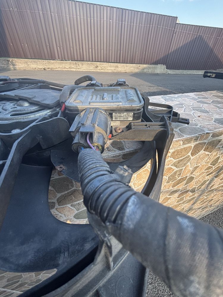 Vând kit răcire Volvo xc60, ventilatoare, releu, și modulul de comandă