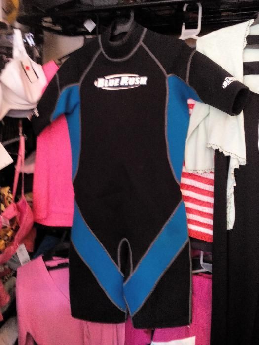 Продавам оригинални маркови водолазни костюми - неупрени - 3мм.-5мм.-8