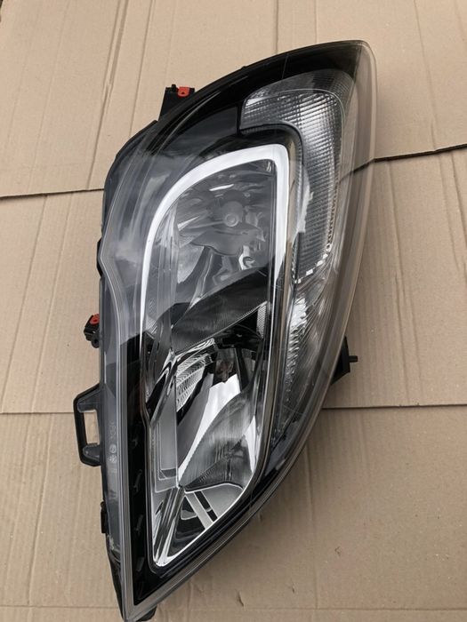 Far Opel Meriva B, 01.2014-partea dreapta