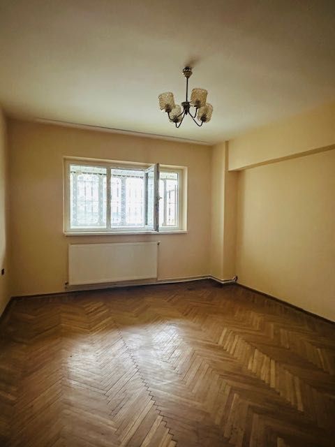 PROPRIETAR 3 camere conf 1 decomandat Scolilor/Stefan cel Mare