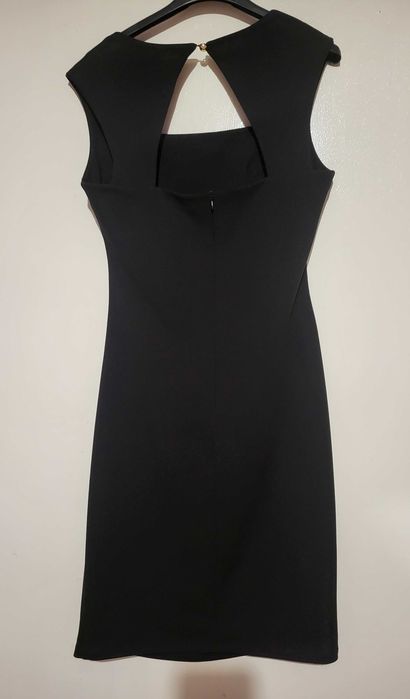 Елегантна черна рокля