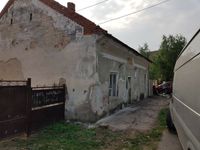 Teren intravilan cu casa pentru demolat in Curtici - Arad. 6000 m2.