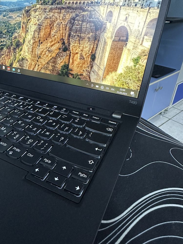 ThinkPad Core i7-8665U ОЗУ-8ГБ ССД-256ГБ емкость 75% в идеальном состо