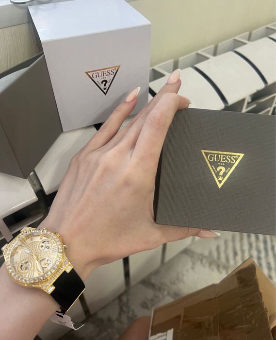 Часы Guess с коробкой