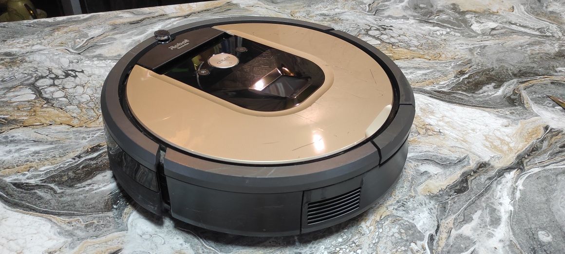 Продавам прахосмукачка робот IRobot rumba 960