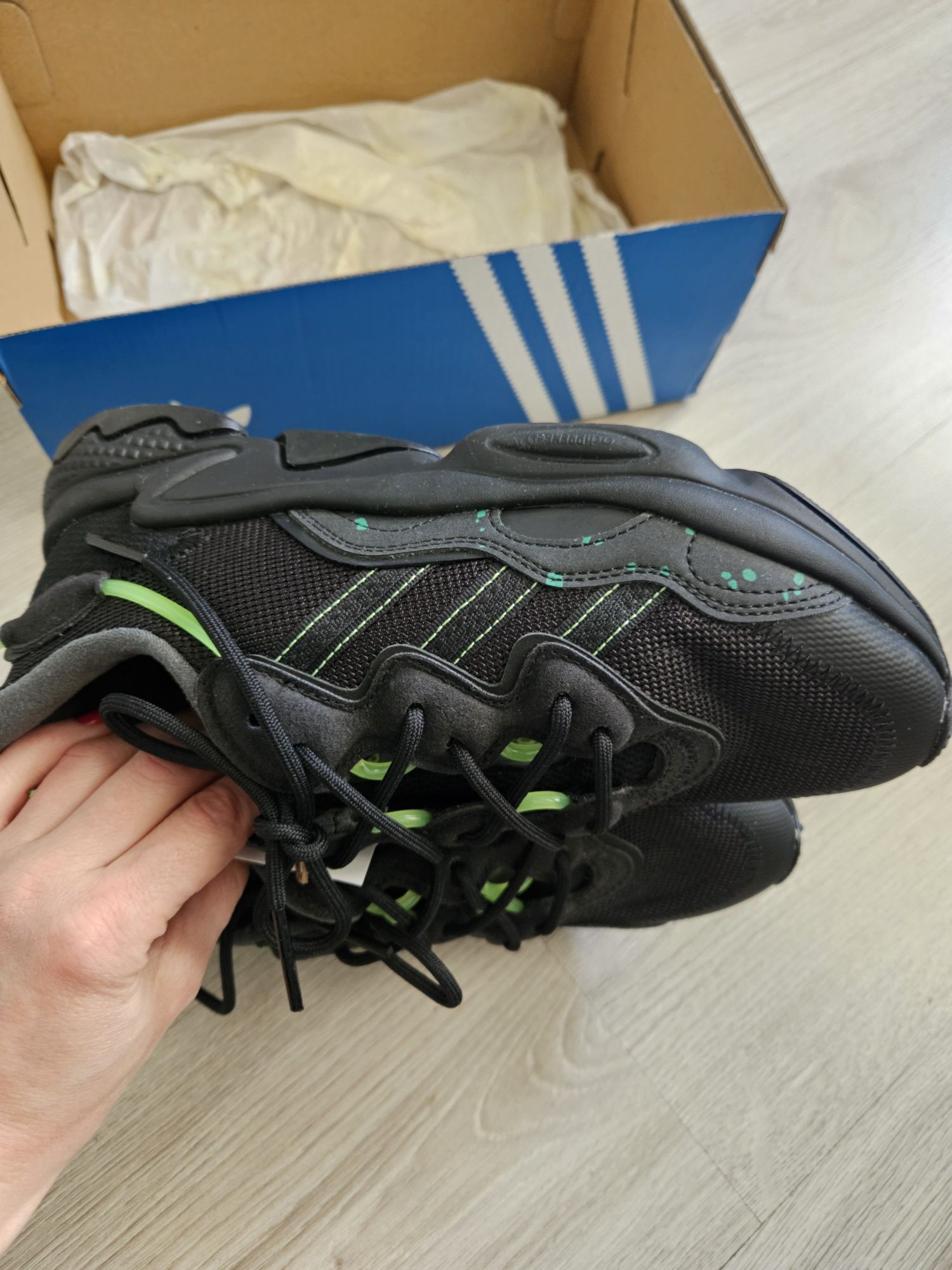 НОВИ Adidas Originals OZWEEGO 37