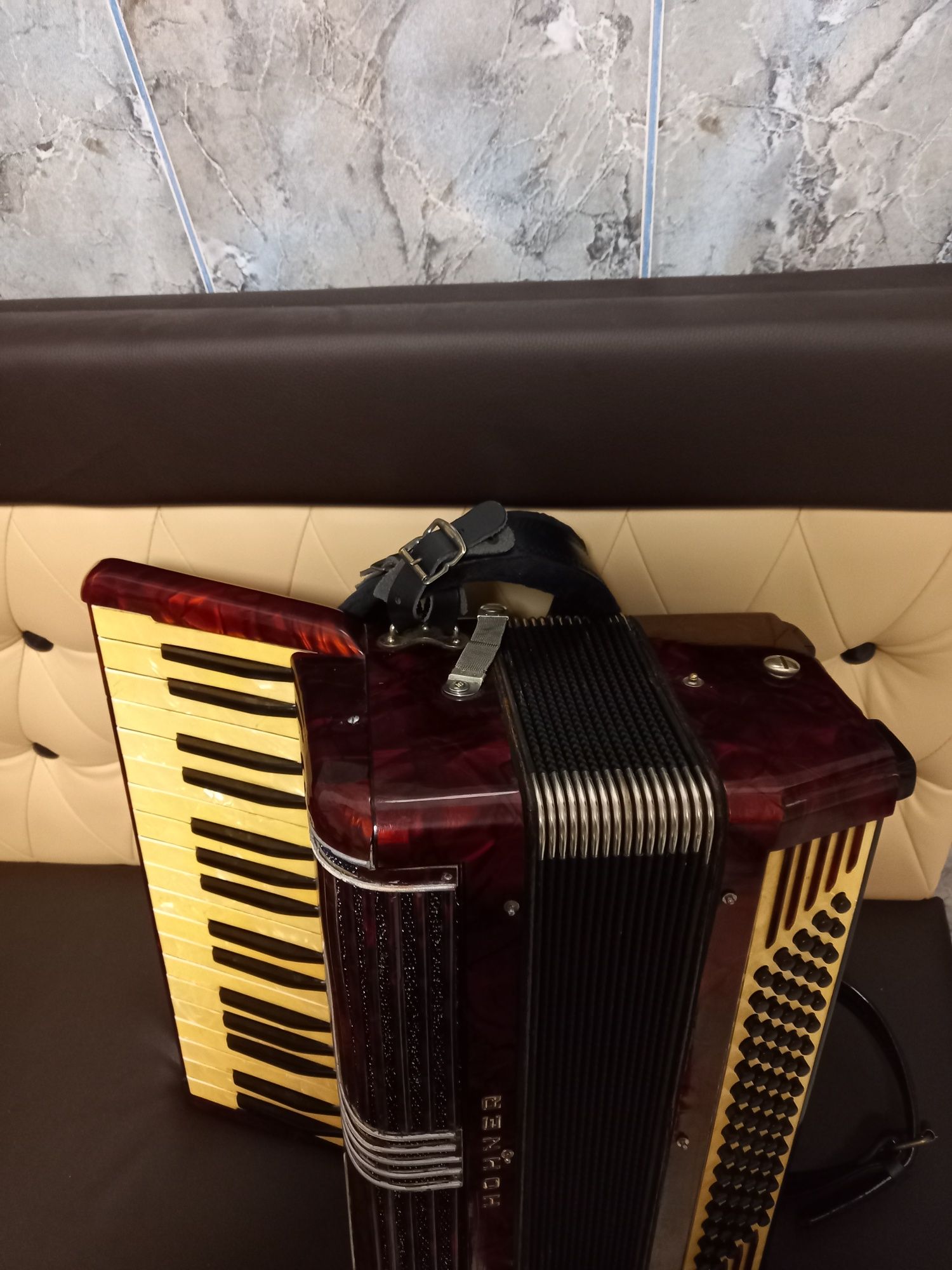 Acordeon Hohner  verdi 2 vergea 80basi acordat Bandon