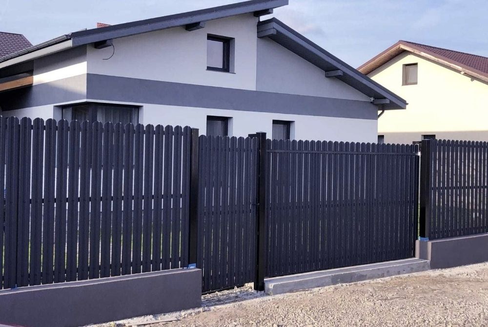 construim diferite modele de garduri si porti din:
- fier forjat;
- ta