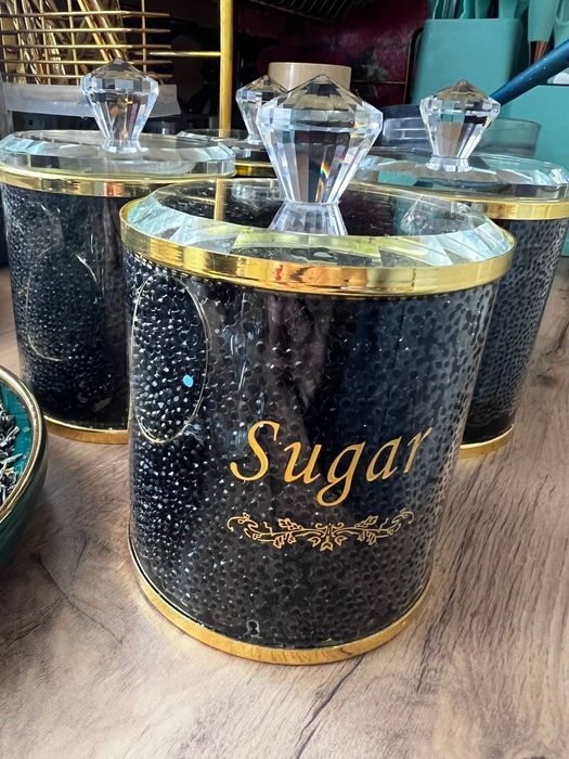 Продаётся  новый набор пасуды для специй