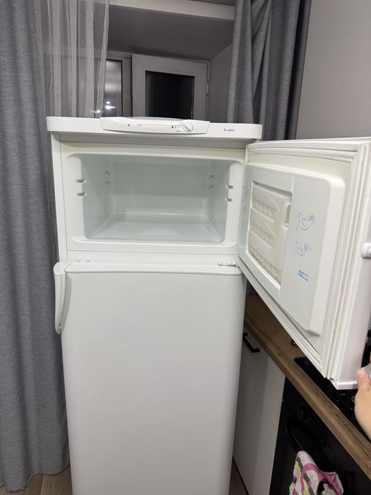 Холодильник Indesit в Сортировке