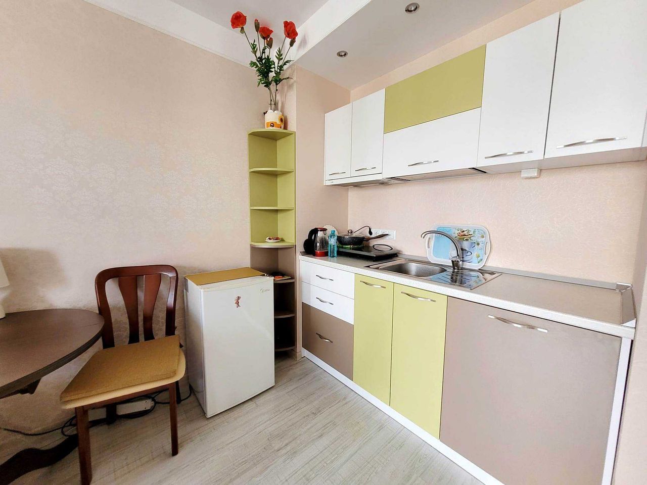 Продава се Двустаен апартамент в к.к. Слънчев бряг - 46 кв.м за 1631 €/кв.м - Снимка #3