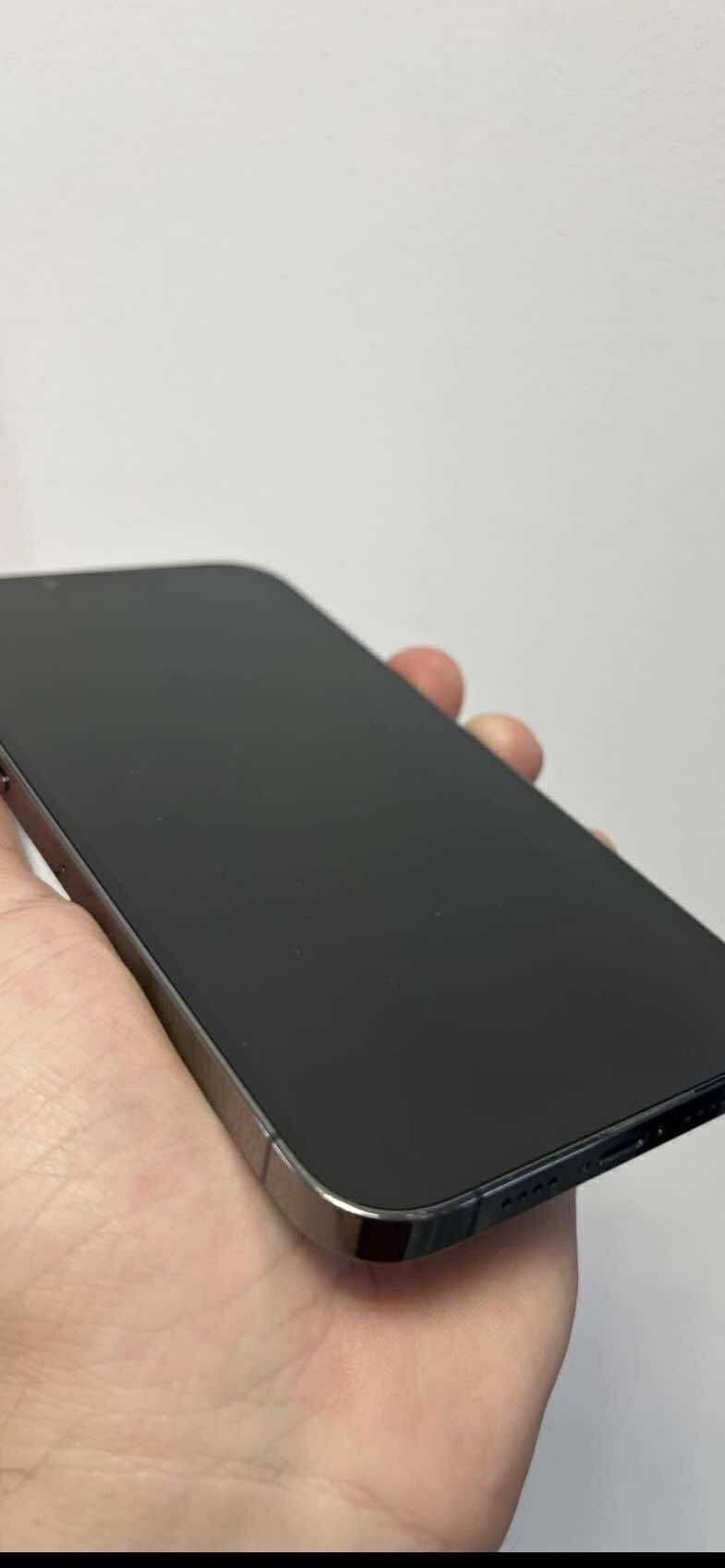 Vând iPhone 13 pro max în stare impecabila