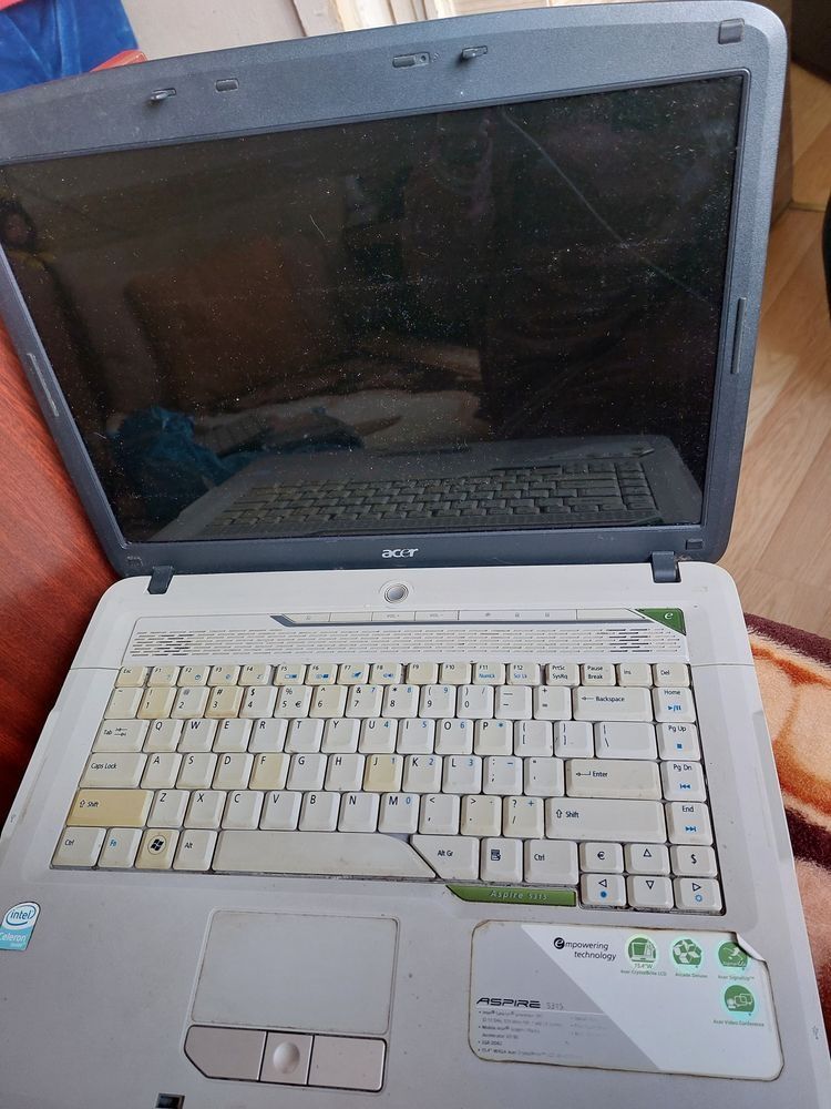 Vand laptopuri defecte