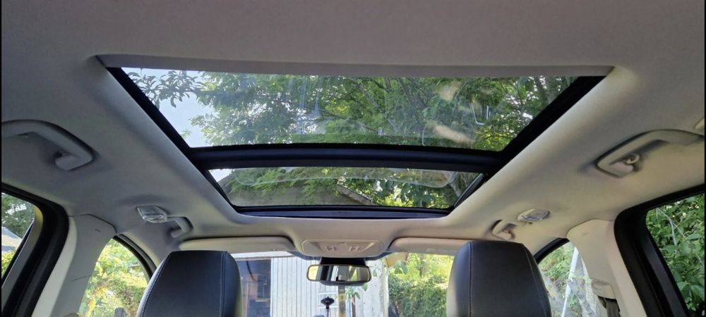 Schimb plafon ALB pe plafon NEGRU de Kuga ST-line 2017-2019 cu trapa