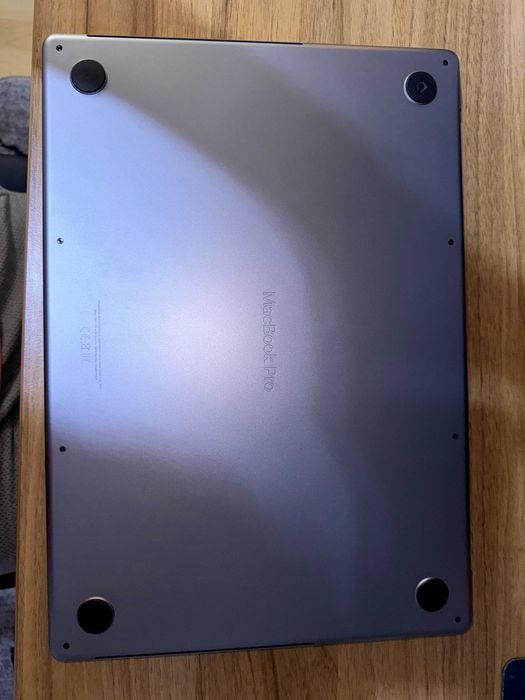 Macbook PRO 16" M1 PRO 32GB RAM / 512GB SSD, 95% Baterie (115 cicluri)