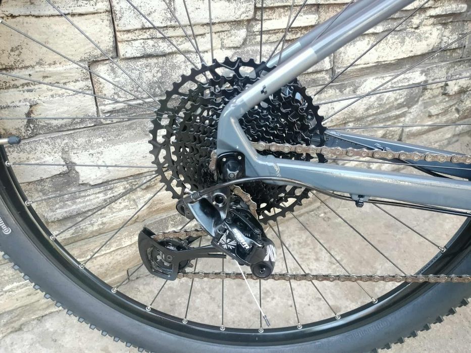 Bicicleta Cube roti pe 29 frâne disc hidraulice Transmisie 1×12