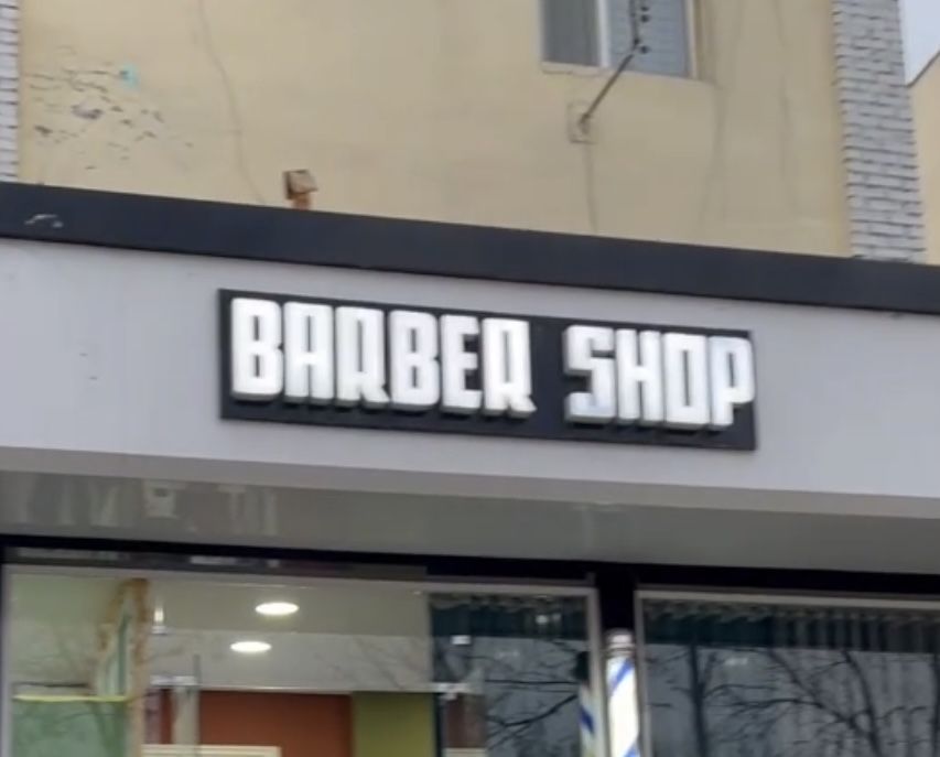 BARBER SHOP yozuvi sotiladi