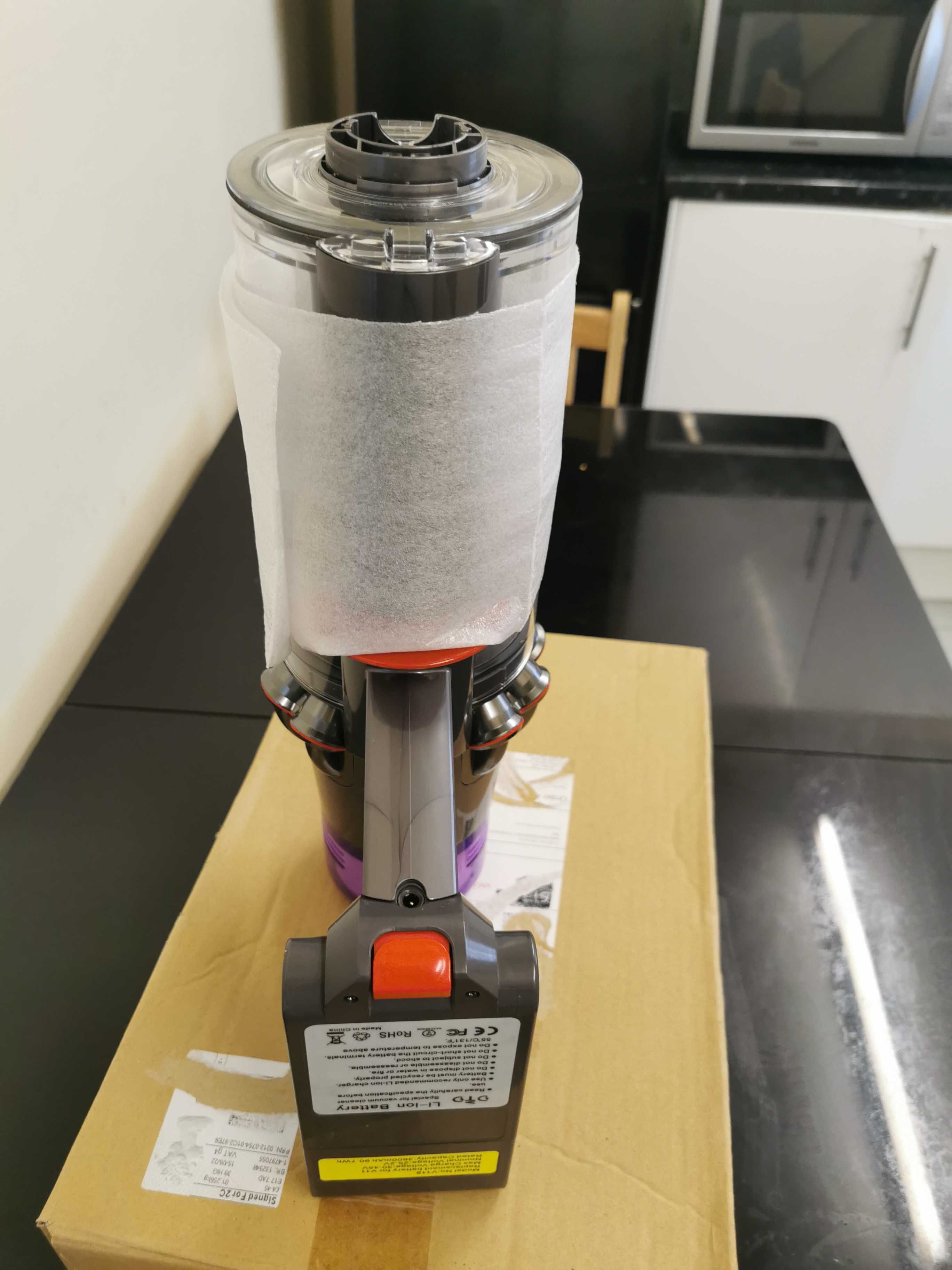 Прахосмукачка Dyson V11 с клик система,само тялото с зарядното!
