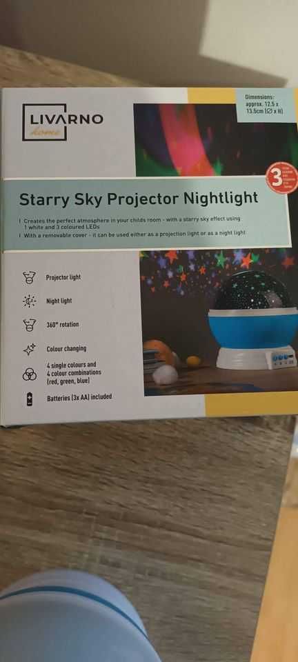 lampa de veghe cu proiectie luna si cer instelat cu diferite culori
