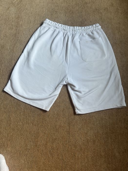 Vand pantaloni scurti Zara