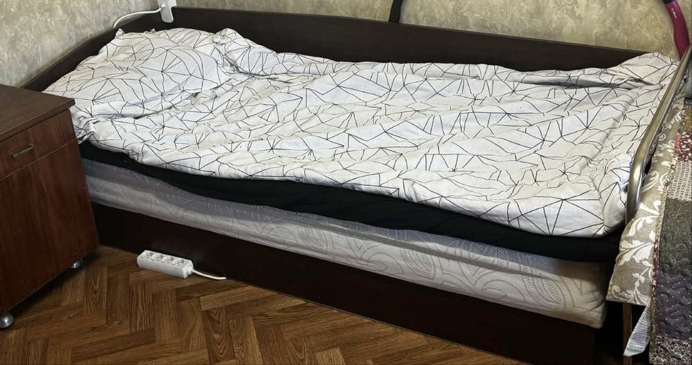 Легло единично с повдигащ се механизъм с матрак 90/200 и топ матрак