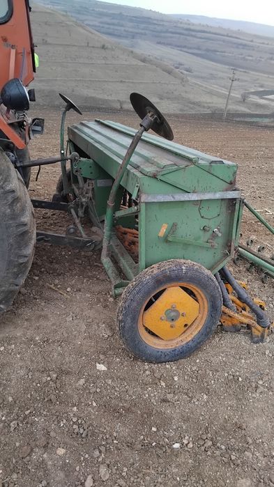 Vând semanatoare păioase