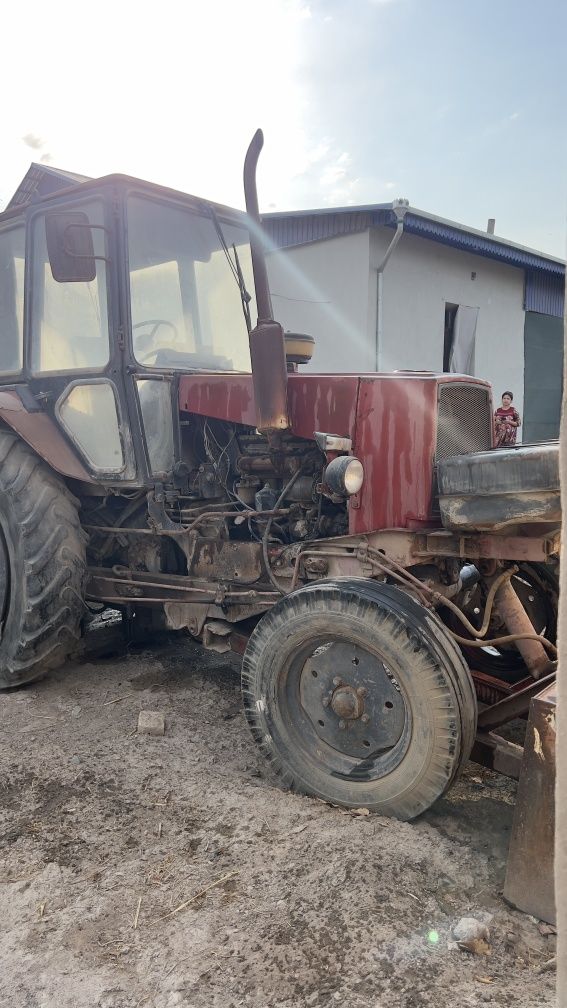 Tractor sotiladi