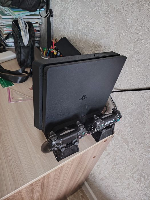 Продам ps4 slim 1