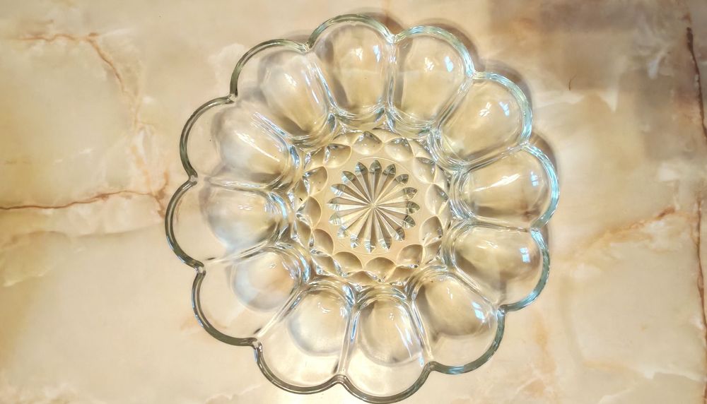 Platou din sticla groasa pentru ouă umplute sau de Paște.