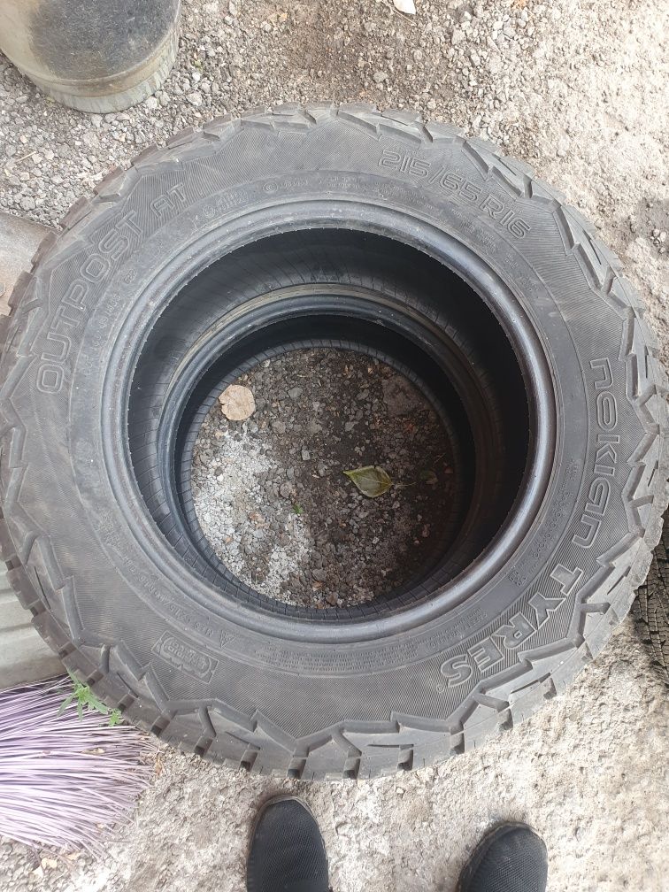 Продам 2 балона Nokian tyres outpost at 215/65/r16