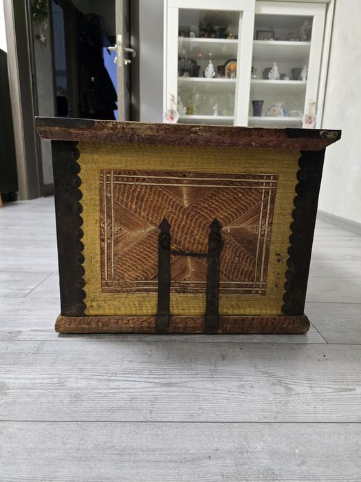 Lada de zestre pictata - zona Munteniei (jud. Prahova)