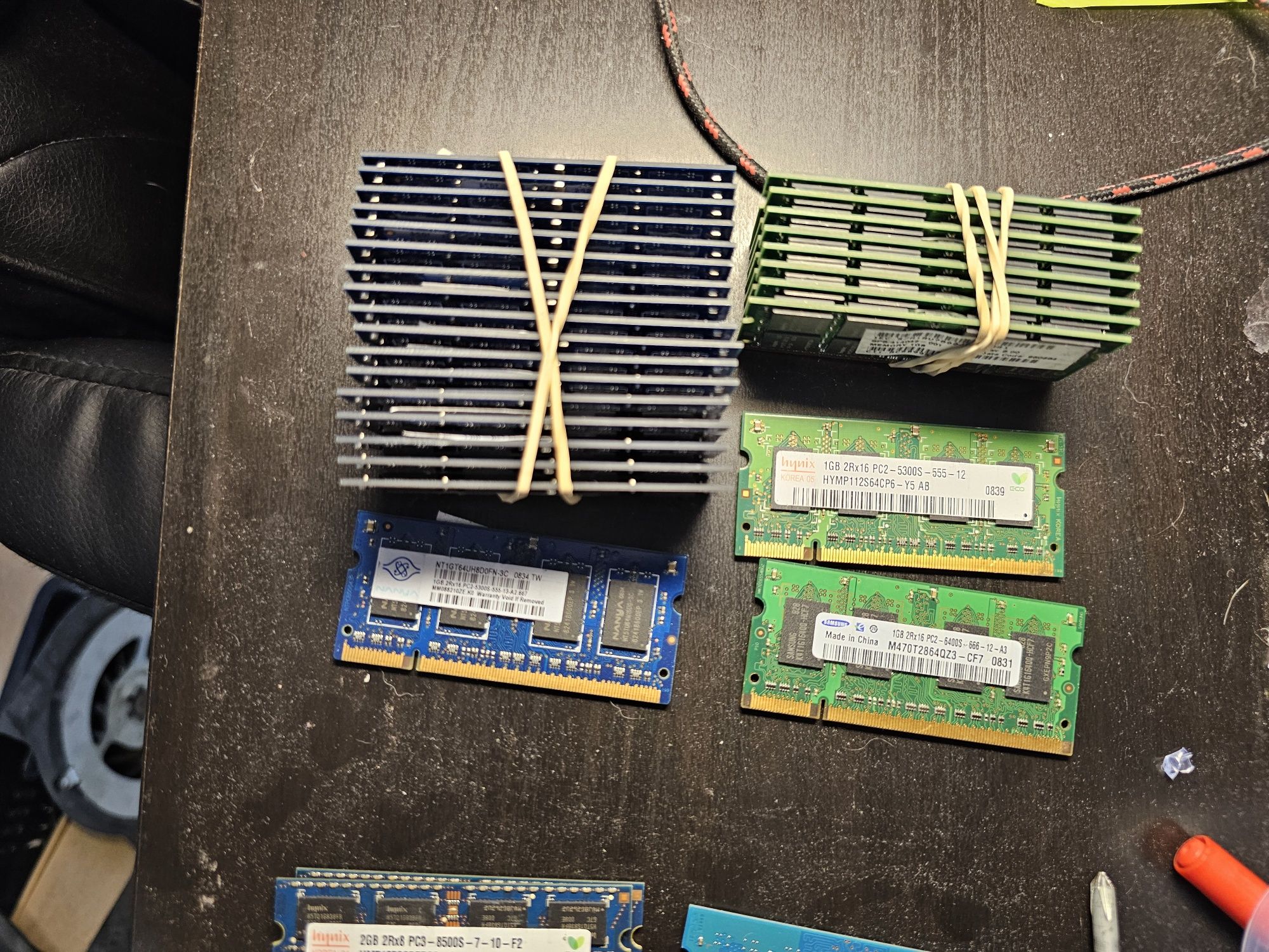 28шт 1Gb DDR2 SoDIMM