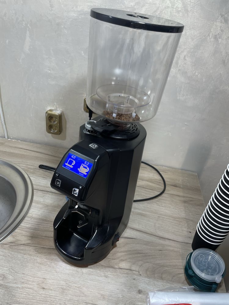 Продам Кофемолка Simonelli