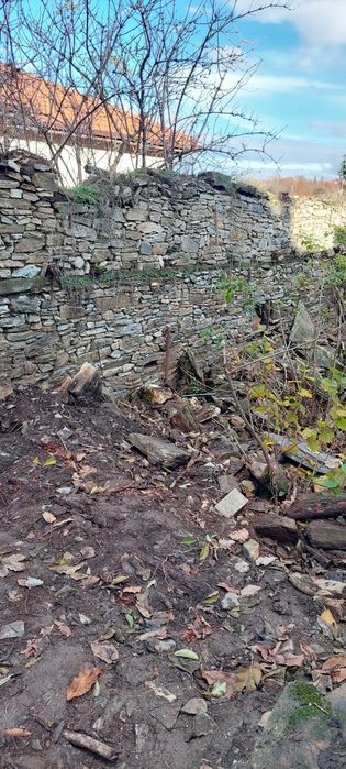 Тикли за пътеки и камъни за огради