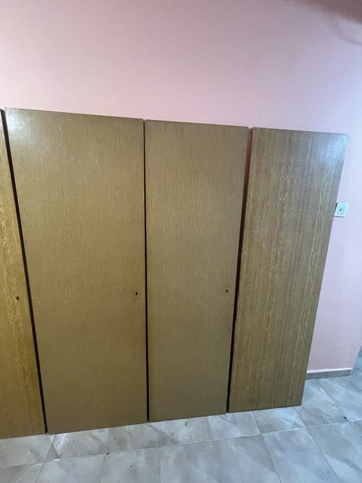 Продавам плоскости / врати от гардероб