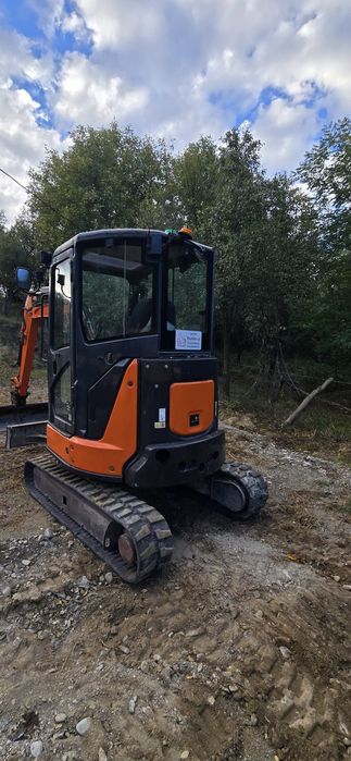 Vând miniexcavator Hitachi u33 an 2017