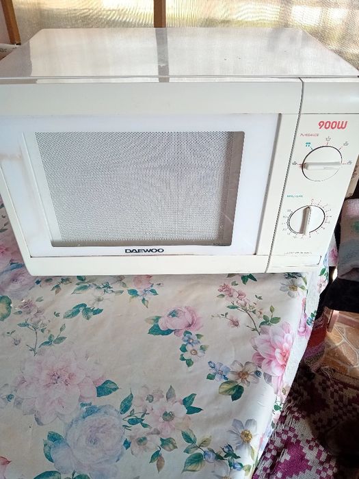 Microunde  daewoo  900 w în stare foarte bună