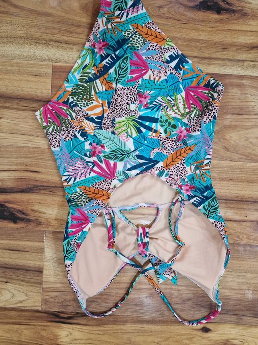 Costum de baie Penti la doar 45 lei