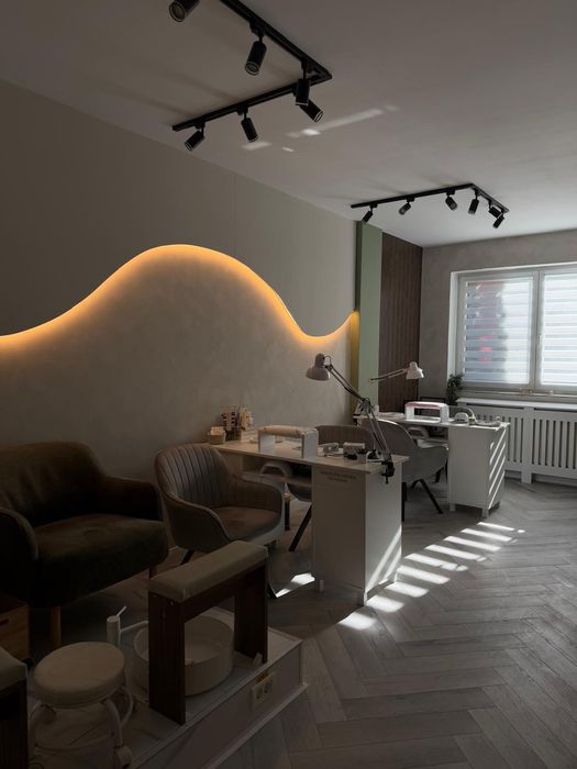 Inchiriez post manichiura pedichiura