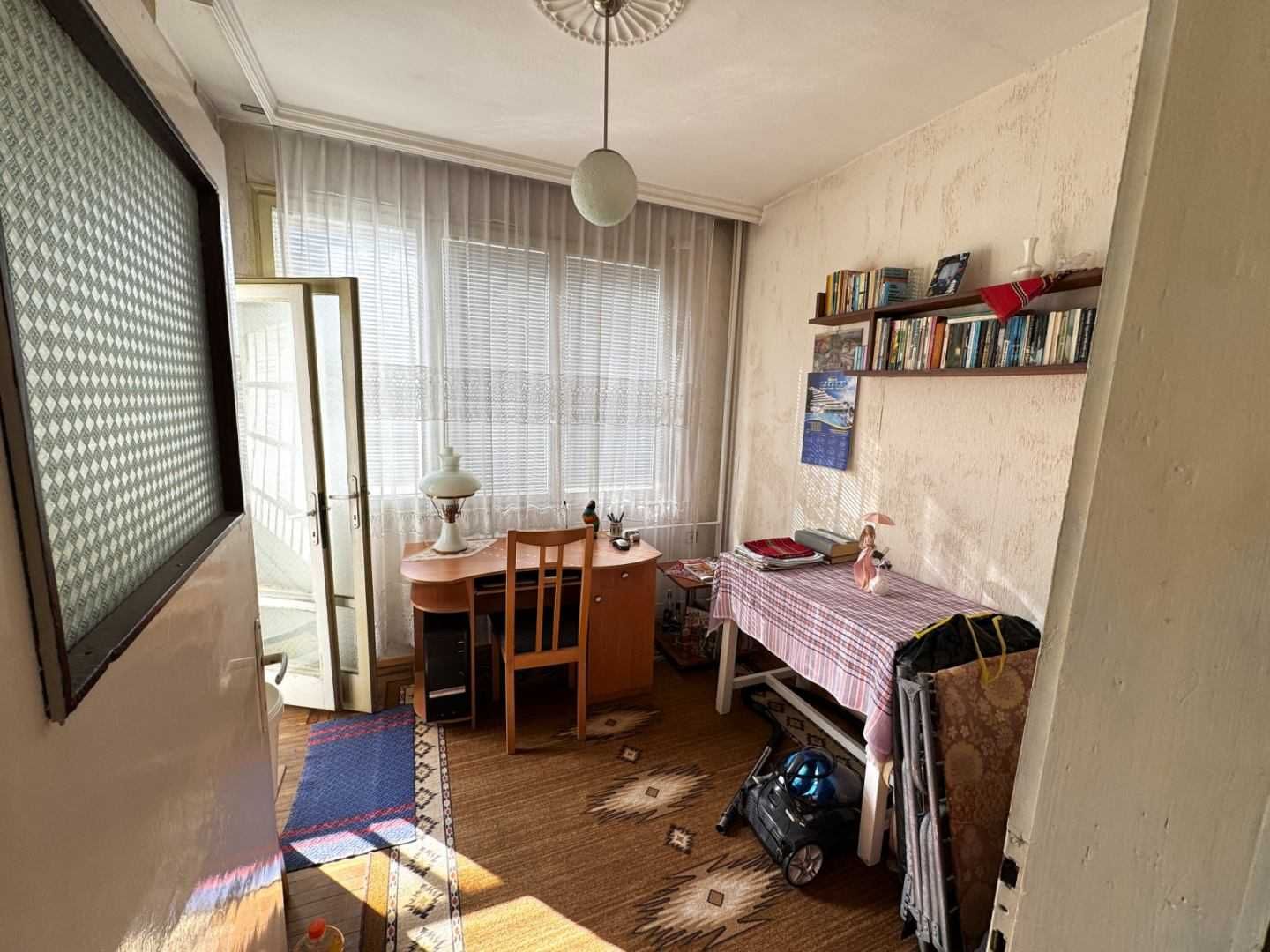 Многостаен апартамент с гараж, механа и топ локация в центъра на града