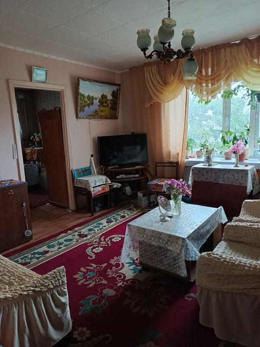 Продам трёхкомнатную квартиру на 6 мкр в районе Фортуны