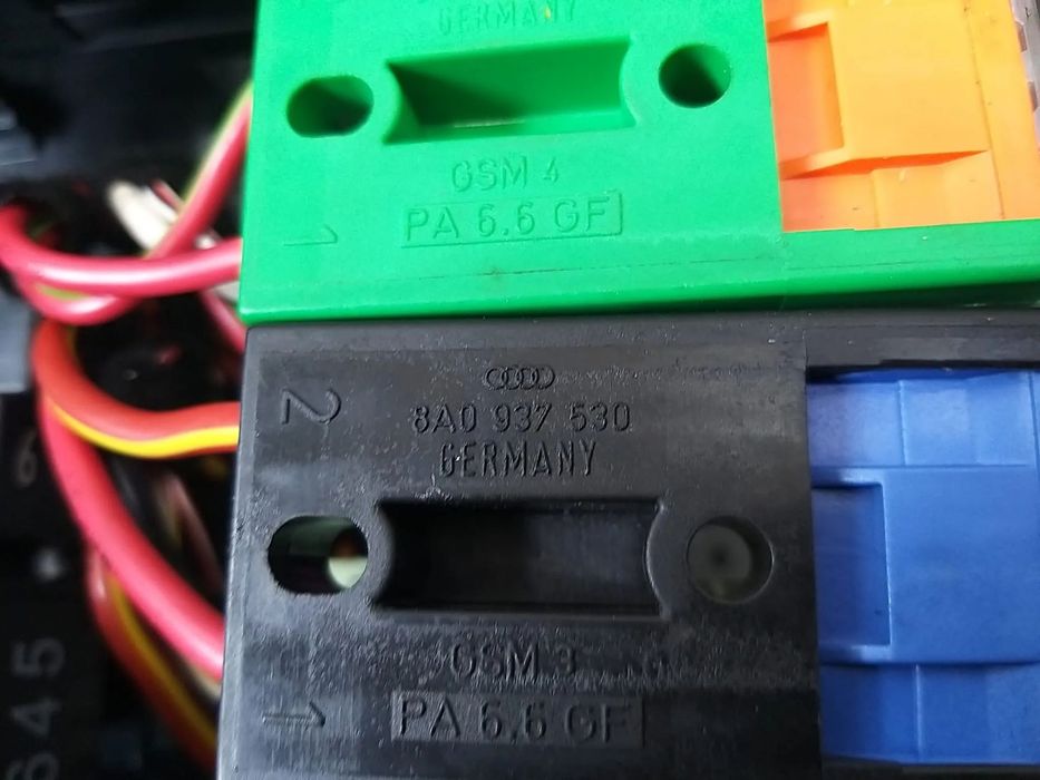 Panou sigurante relee 2.0 tdi audi a4 b8 8k 8a0937530