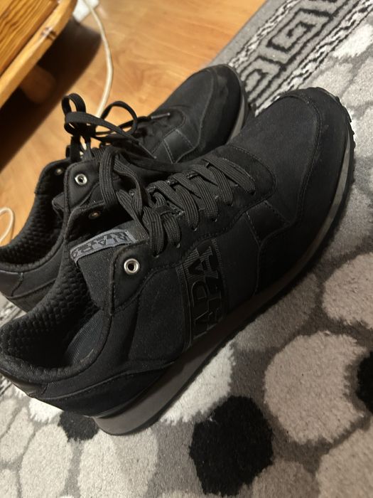 Продавам обувки на napapijri обувки 43 номер…