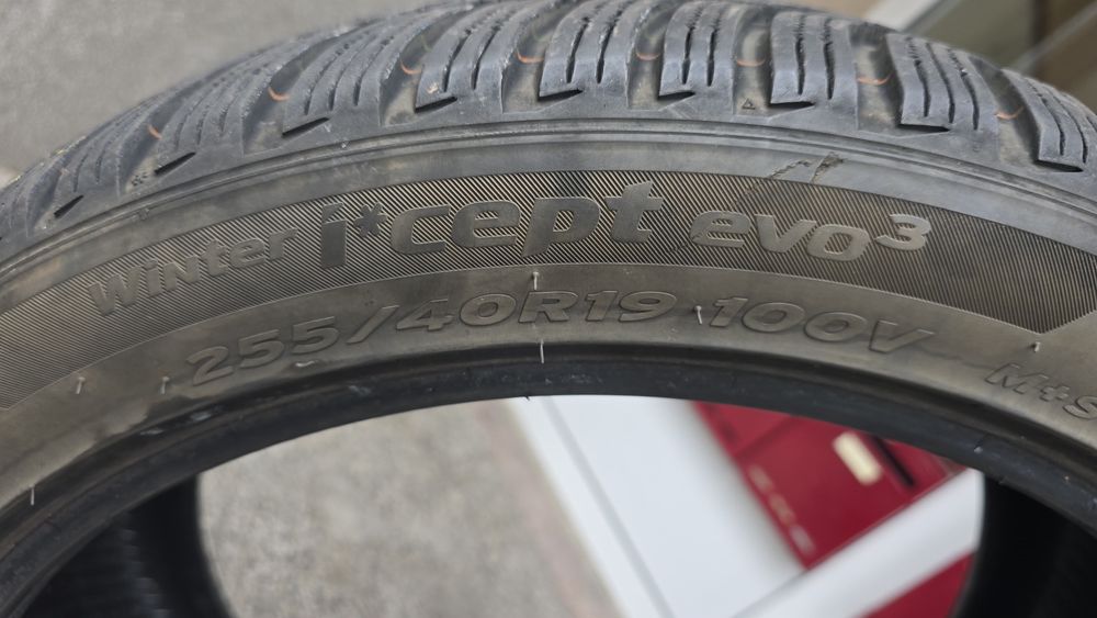 Зимни гуми 255 40 19 марка Hankook