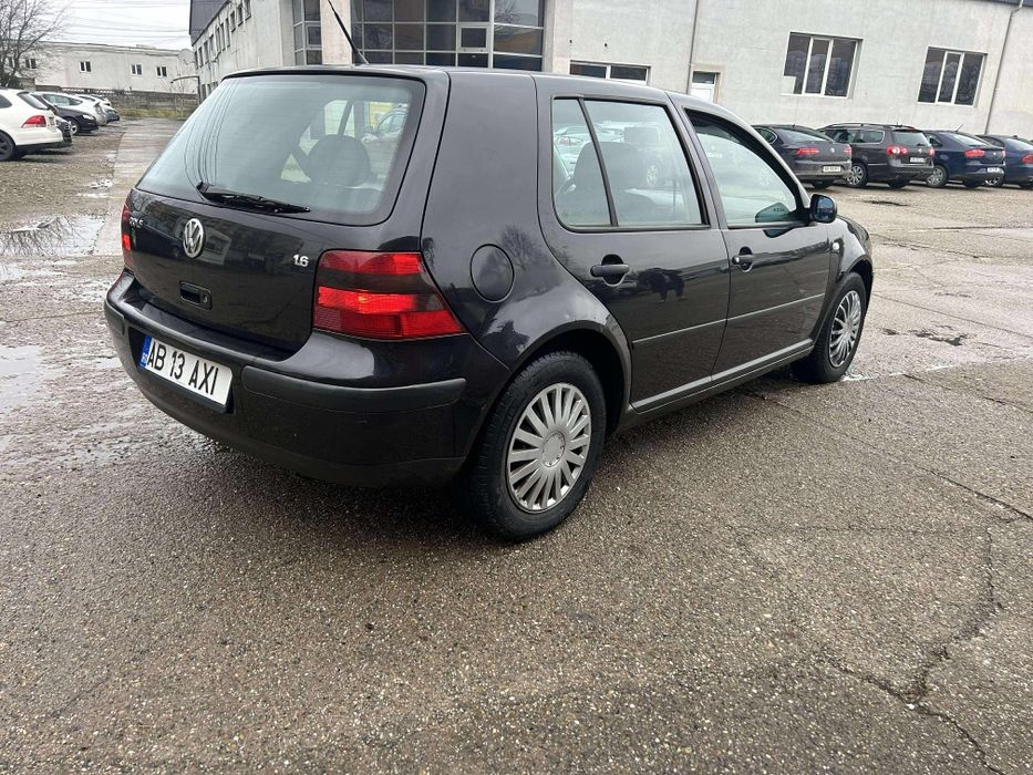 Volkswagen Golf 1.6 benzina 2003
