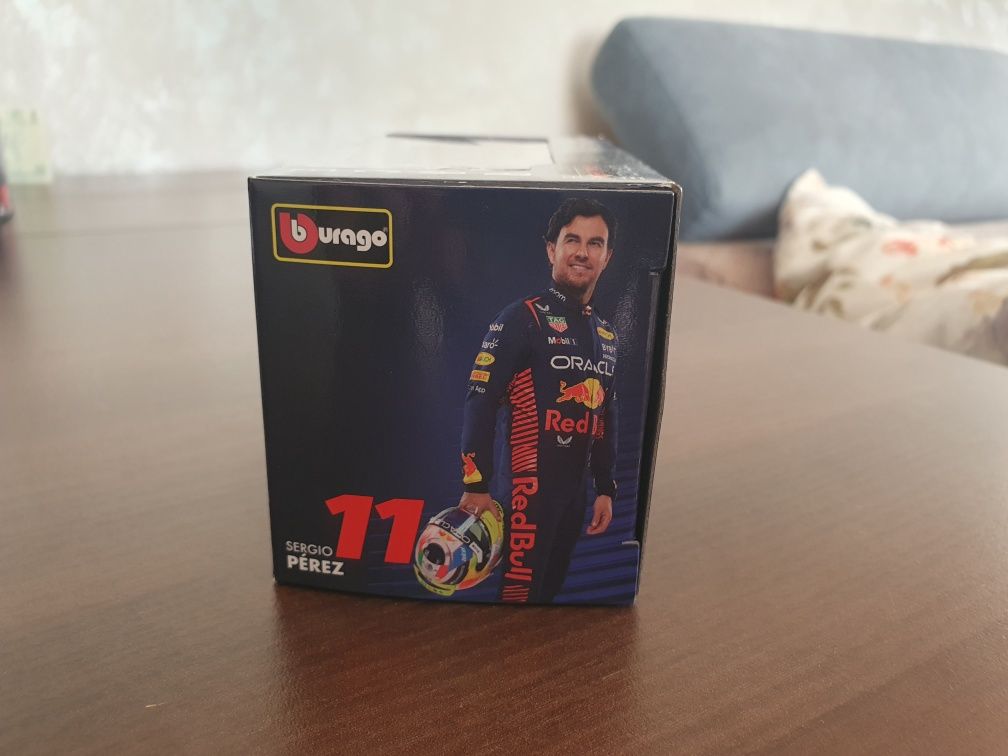 Macheta RedBull RB19 bburago