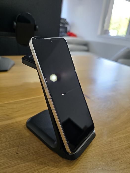 Samsung Galaxy Z Flip 5 (256GB) - Ecran și Baterie NOI schimbate în Ga