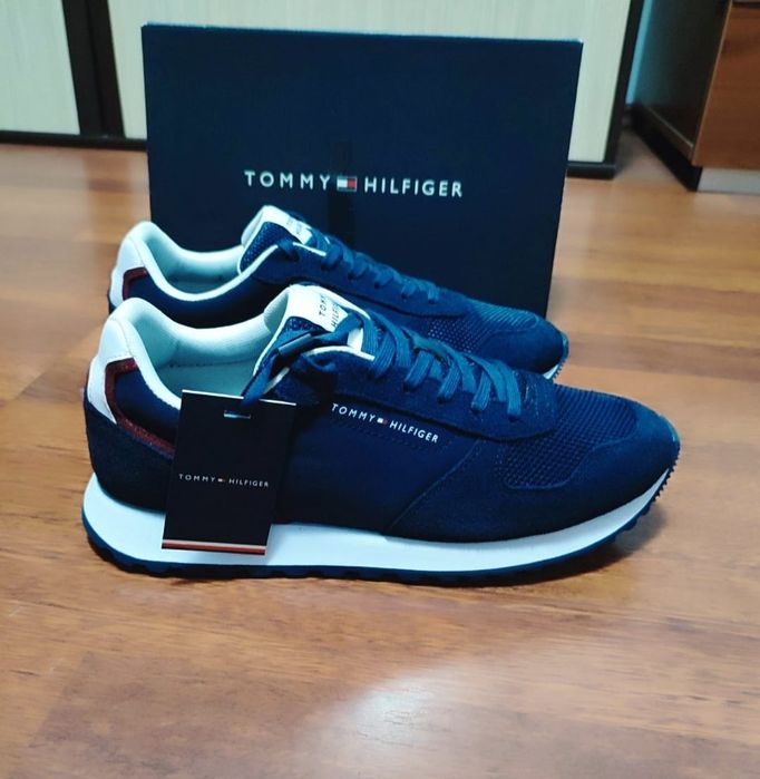 Tommy Hilfiger nr 41(26 cm) noi