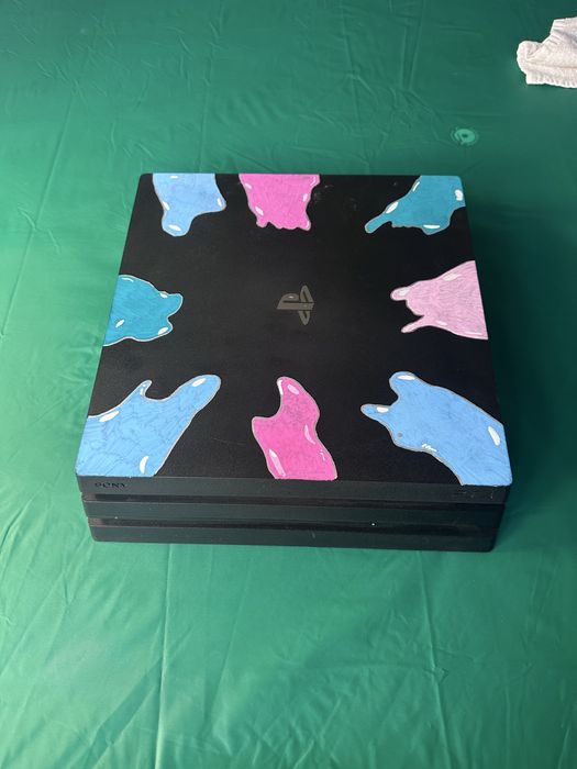 PS4 PRO in stare perfecta.